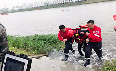 Water rescue robot R1 executes flood fighting drill in Yangzhou